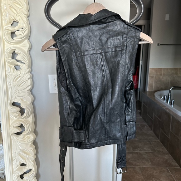 Leather vest - Picture 2 of 3
